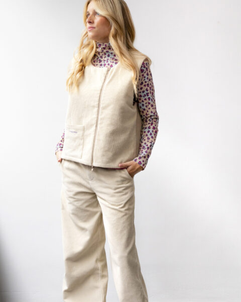 Reversible sleeveless jacket