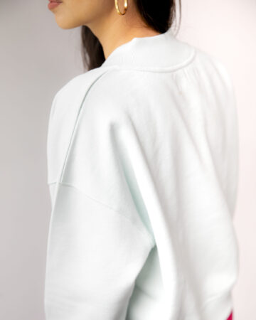 Sweatshirt bleu clair à col en V