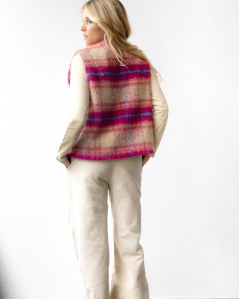 Reversible sleeveless jacket